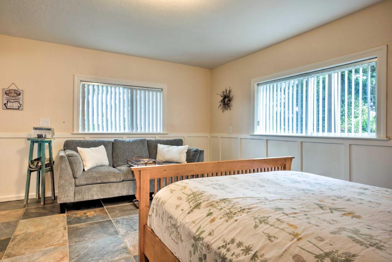 Brookings Vacation Rental Studio - Walk To Town! Exterior photo